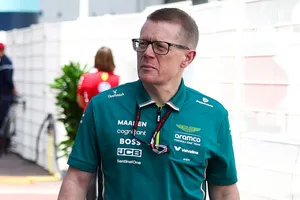 Cowell aviva la incertidumbre sobre la renovación de Alonso con Aston Martin