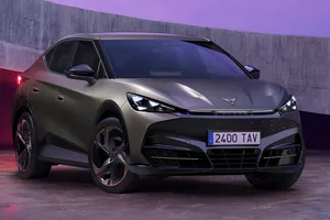 El CUPRA Tavascan estrena importantes novedades para hacer frente al coche chino (y el renovado Tesla Model Y)