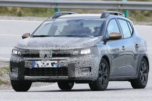 El nuevo Dacia Sandero 2026 pierde camuflaje en estas fotos espía que adelantan una gran actualización