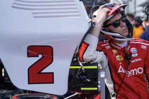Doble penalización para Penske, pillados de nuevo; Newgarden y Power al fondo de la parrilla