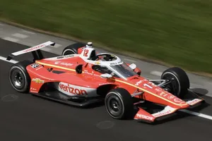 Alex Palou se mantiene en el top 3 del acortado primer día, liderado por Will Power