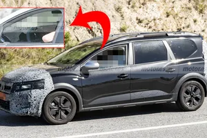 El interior del nuevo Dacia Jogger 2026 será más tecnológico, estas fotos espía desvelan la gran novedad 