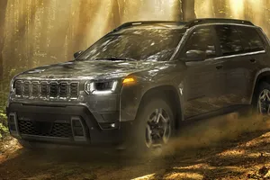 El nuevo Jeep Cherokee 2026 se descubre con un renovado diseño y lanza un aviso a sus rivales