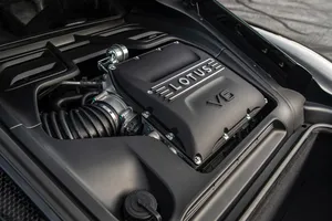 Lotus se olvida de la electrificación, el Emira cambiará su motor V6 por un V8 mucho más potente
