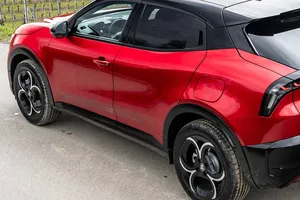 Es rival del Audi Q2 pero con etiqueta ECO como el Lexus LBX y, con un diseño italiano, este SUV es una gran compra