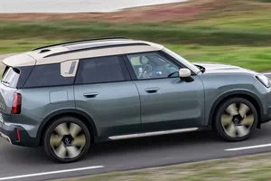 Es el SUV con aspecto de 4x4 y etiqueta CERO temido en Mercedes y Lexus, ahora tiene 7.000 € de descuento