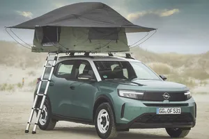 No es broma, Opel ha convertido este SUV del montón en una Camper lista para todo por muy poco