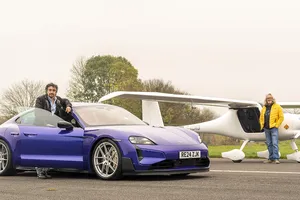 Hammond y May reviven una histórica carrera de Top Gear, pero ahora con la tecnología eléctrica como protagonista