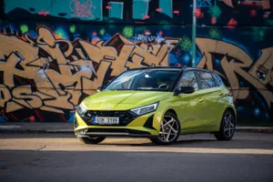 España - Abril 2025: El Hyundai i20 bate récords para encararse con el Dacia Sandero