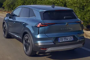 El Renault Symbioz ya tiene versiones híbridas y precios en España, más potentes y sin miedo a la Euro 7