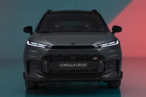 Nuevo Toyota Corolla Cross 2025, el SUV híbrido japonés es ahora más refinado y deportivo gracias al sello GR Sport