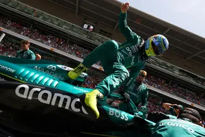 Nos emocionamos por dos puntos de Alonso, pero Aston Martin está al borde del abismo
