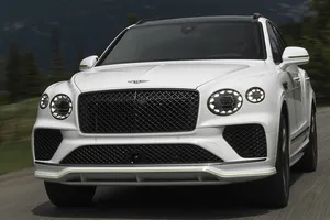 Bentley estrena su nuevo Bentayga Speed, sin enchufe pero una auténtica salvajada