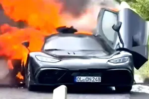 Este deportivo de casi 3 millones de euros se prende fuego, adiós a uno de los poquísimos Mercedes-AMG One fabricados