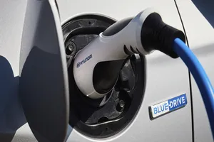 ¿Un híbrido enchufable más caro que un eléctrico? Lo que nadie te ha contado (y deberías saber)