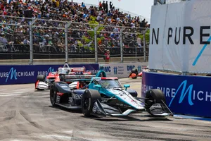 Kyle Kirkwood vence en Detroit y desafía en la distancia a Álex Palou tras su abandono