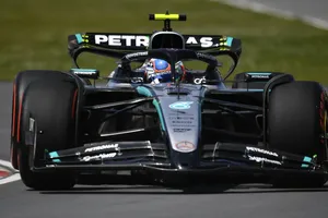 George Russell brilla con el medio, y tanto Sainz como Alonso se permiten soñar