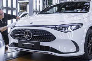 Mercedes fabrica el nuevo CLA eléctrico… y también el híbrido, pero lo "congela" (y no por problemas técnicos)