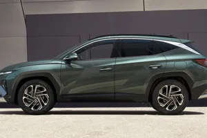 No es un coche eléctrico pero hace 60 km sin gastar gasolina y, con 9.800 € de descuento, tiene precio de SUV chino
