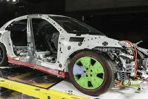Un choque a esta velocidad basta para que tu Porsche eléctrico sea casi chatarra