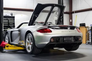 Así es el costoso ritual para mantener vivo al mítico Porsche Carrera GT
