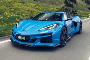 Chevrolet obvia la crisis del Corvette trayendo a Europa su versión híbrida con un precio a la altura del Porsche 911