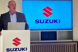 “Da menos miedo que el coche eléctrico”, el presidente de Suzuki España señala la clave del éxito del híbrido enchufable