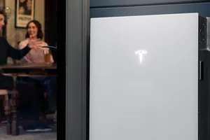 Hasta 880 € de ahorro al año y protección ante apagones, Tesla lanza en España su batería doméstica más avanzada