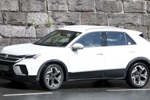 El nuevo T-Roc 2026 aparece donde (y como) nadie lo esperaba, Volkswagen no lo ha podido evitar