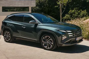 El Hyundai Tucson que hace 70 km sin gastar gasolina ahora es más potente, llega la nueva versión PHEV con 288 CV