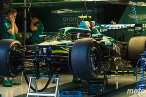 Aston Martin dirige el AMR26B en dirección a Alpine
