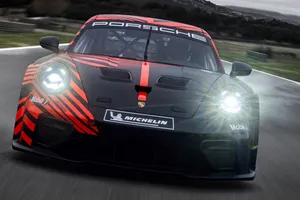 Del Porsche 911 GT3 al siguiente paso: 911 GT4 R, con motor bóxer de 520 CV que deja en el olvido al Cayman