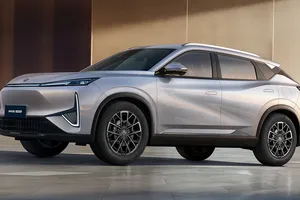 Dongfeng trae a España su primer híbrido enchufable, el nuevo MAGE PHEV llega con precio de derribo y más de 1.000 km de autonomía