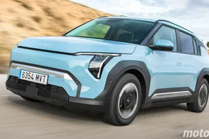 Con un maletero que sus rivales no igualan y 5.800 € de rebaja, el KIA EV3 gana la batalla al BYD Atto 2 y Peugeot E-2008