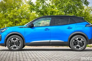 Planta cara al SEAT Arona con precio de Dacia y también se hace en España, este SUV de Peugeot rompe el mercado con 11.300 € de rebaja