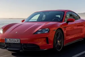 Porsche da un giro inesperado al Taycan 2027, ahora simula los cambios de la caja PDK del Panamera