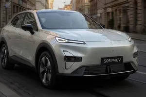 El Changan Deepal S05 más versátil ya tiene precios, llega la versión híbrida PHEV con 258 CV y 100 km de autonomía eléctrica