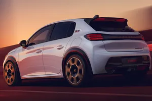 El nuevo Peugeot E-208 GTi ya tiene precio, llega el eléctrico que quiere devolver el picante a los utilitarios deportivos