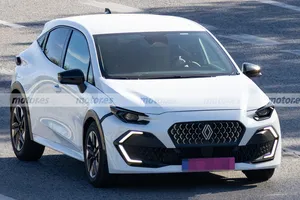 El espíritu del Renault Clio RS vuelve en formato híbrido con 200 CV y una puesta a punto que planta cara a los mejores GTI de gasolina
