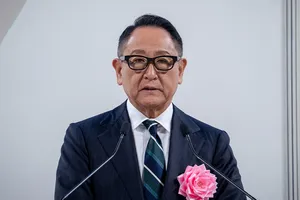 Toyota está en plena tormenta, pero sigue confiando en Akio Toyoda como su capitán