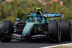 Este Aston Martin es otra historia; Alonso se mete en la pelea de mitad de parrilla en una sesión que lidera Leclerc