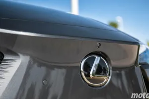 Lexus lanza un dardo a Porsche y Honda: "Así se pierde dinero con los coches eléctricos"