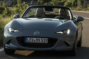 El Mazda MX-5 2027 se renueva sin renunciar a su esencia, pero con una importante baja en su gama