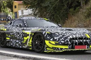 El Mercedes-AMG GT Black Series 2027 se deja ver por primera vez fuera de los circuitos, y lo hace con una imagen intimidante