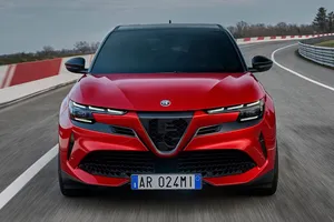 El Lexus LBX de Alfa Romeo aprieta a sus rivales: 3.900 € menos, etiqueta ECO y mejor dinámica