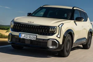 536 litros de maletero, opción 4x4 y precio rebajado, así es el nuevo SUV de KIA pensado para España