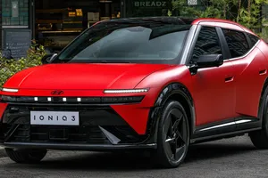El nuevo Hyundai IONIQ 3 llega con seis acabados y un equipamiento que pone el listón muy alto entre los eléctricos urbanos
