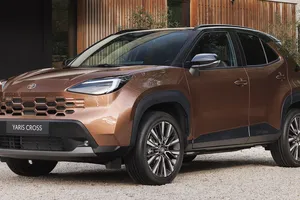 El nuevo Toyota Yaris Cross 2027 ya tiene precios, llega el SUV híbrido con aspecto de RAV4 mini y equipamiento mejorado