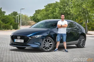Mazda va a la contra del sector y, tras probar su compacto estrella, corroboro que es de lo mejor de su segmento