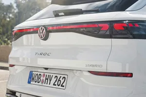 Los Volkswagen T-Roc y Golf estrenan el híbrido que la marca llevaba años sin tener, cuestan 2.000 euros más que el eTSI de 150 CV